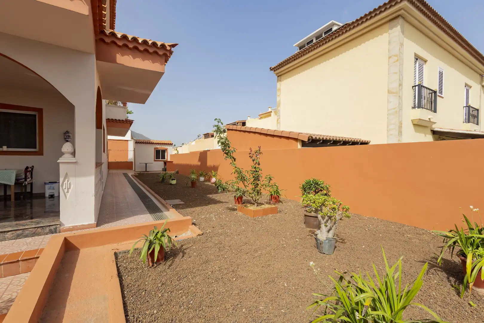 Terrasse von Einfamilien-Reihenhaus zum Verkauf in Los Realejos mit Privatgarten, Terrasse und Abstellraum