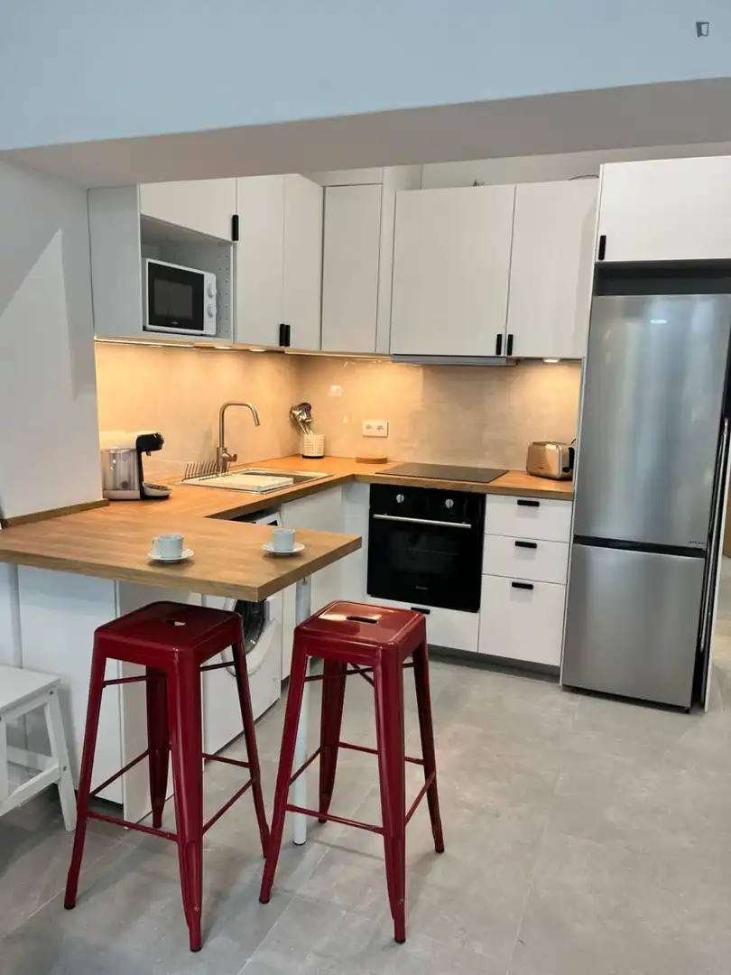 Cuina de Apartament de lloguer en Valencia amb Aire condicionat, Moblat i Forn