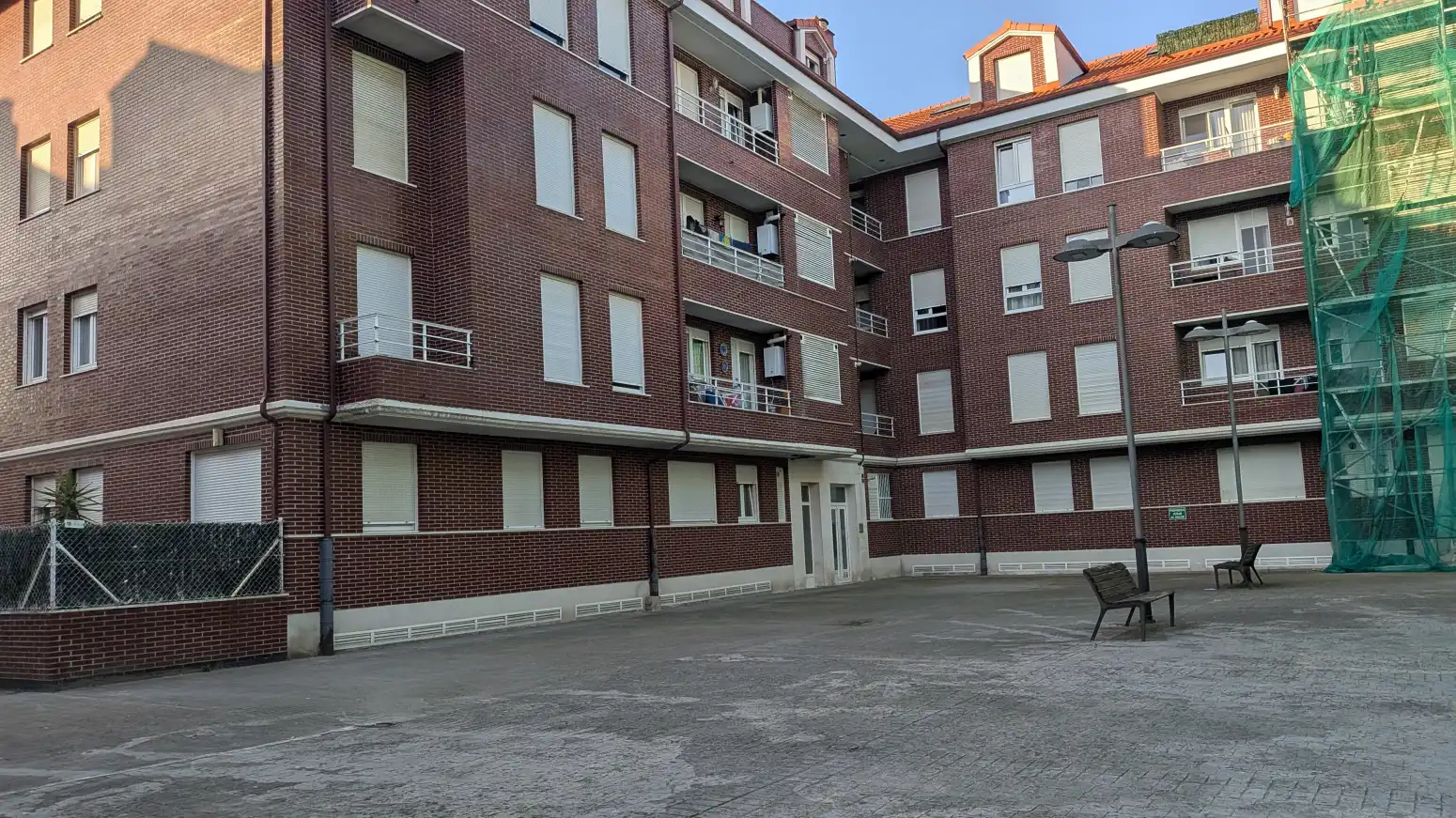 Vista exterior de Pis en venda en El Astillero   amb Calefacció, Terrassa i Moblat