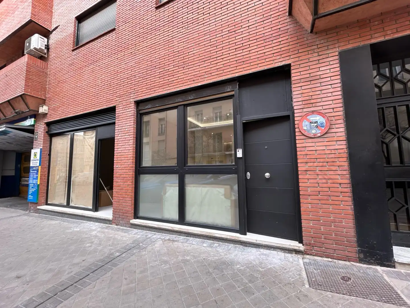 Außenansicht von Erdgeschoss zum Verkauf in Madrid mit Klimaanlage, Heizung und Möbliert