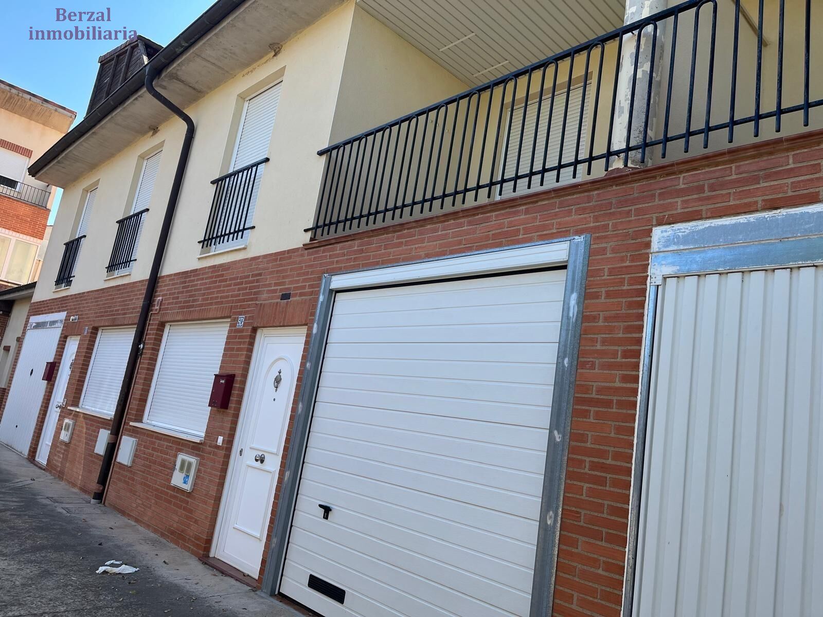 Aparcament de Casa adosada en venda en Galilea amb Calefacció, Terrassa i Traster