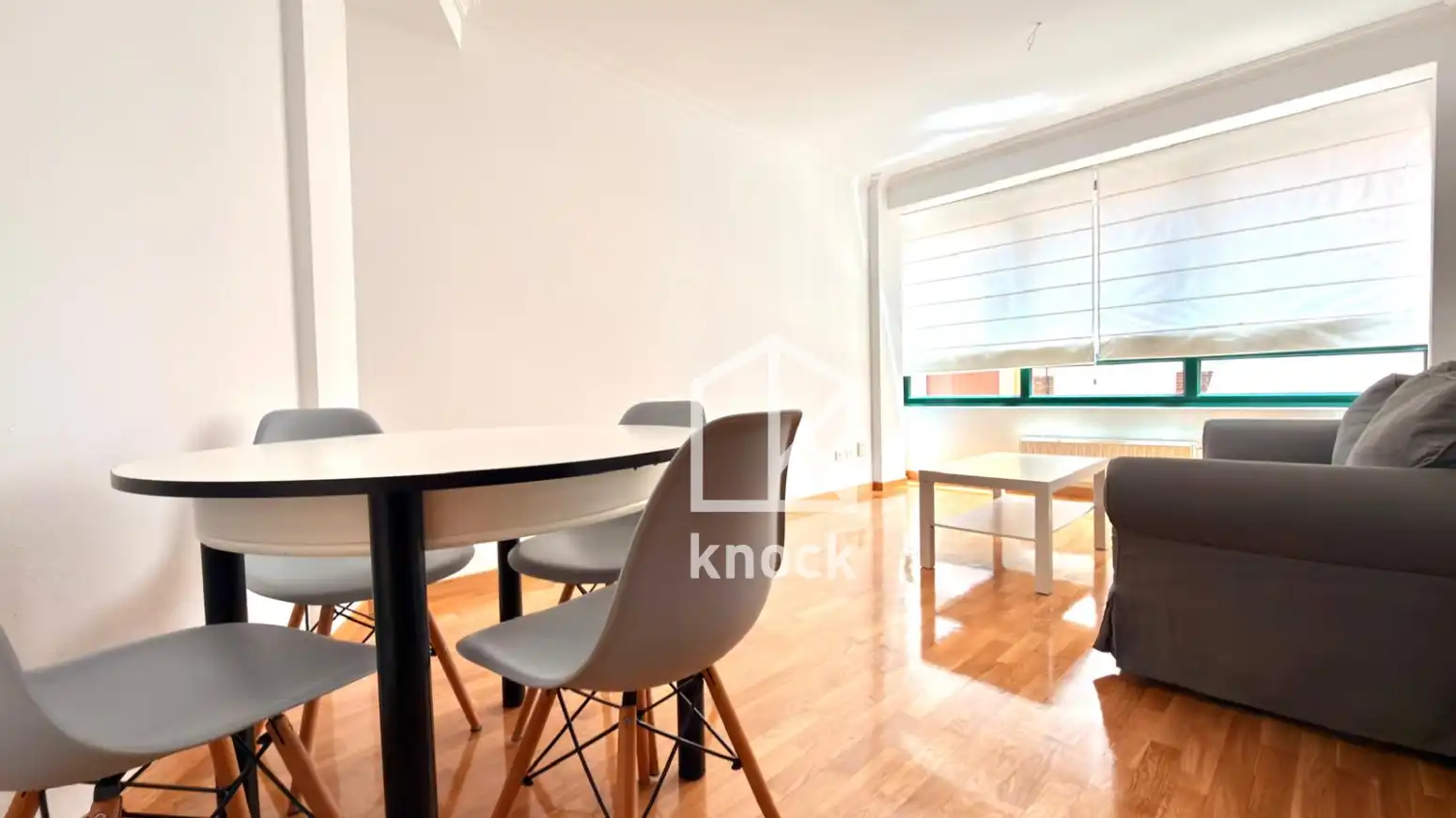 Vista exterior de Piso en venta en Oviedo  con Calefacción
