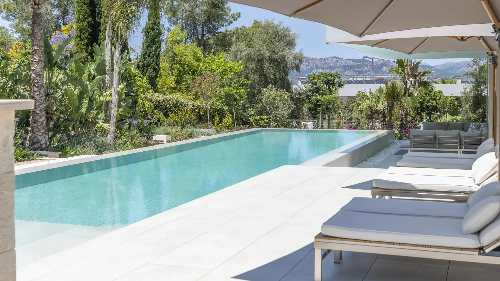 Swimming pool of Houses for sale in Calvià  with Air Conditioner, Heating and Parquet flooring