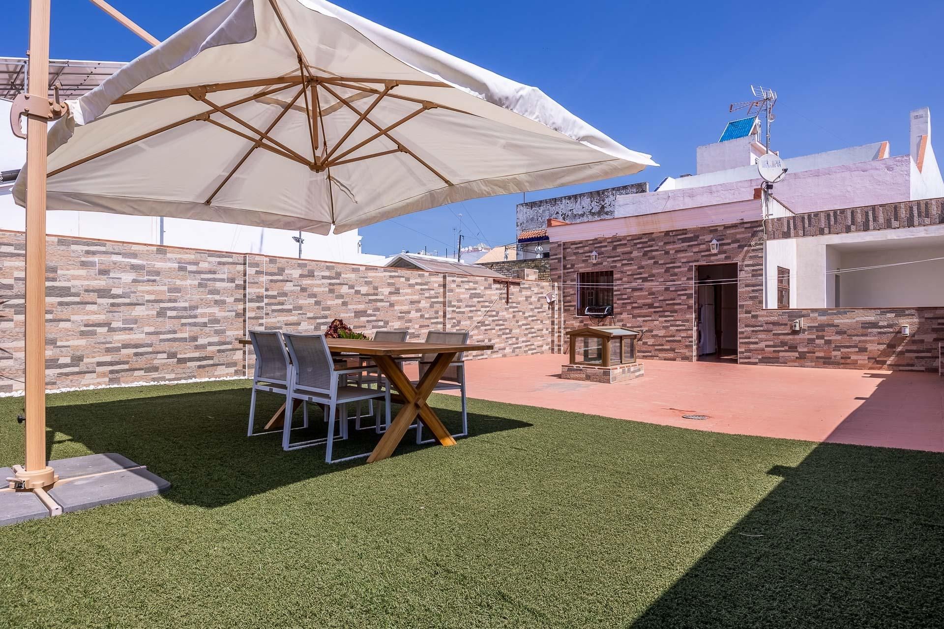 Terrassa de Casa o xalet en venda en Alcalá de Guadaira amb Aire condicionat, Calefacció i Jardí privat