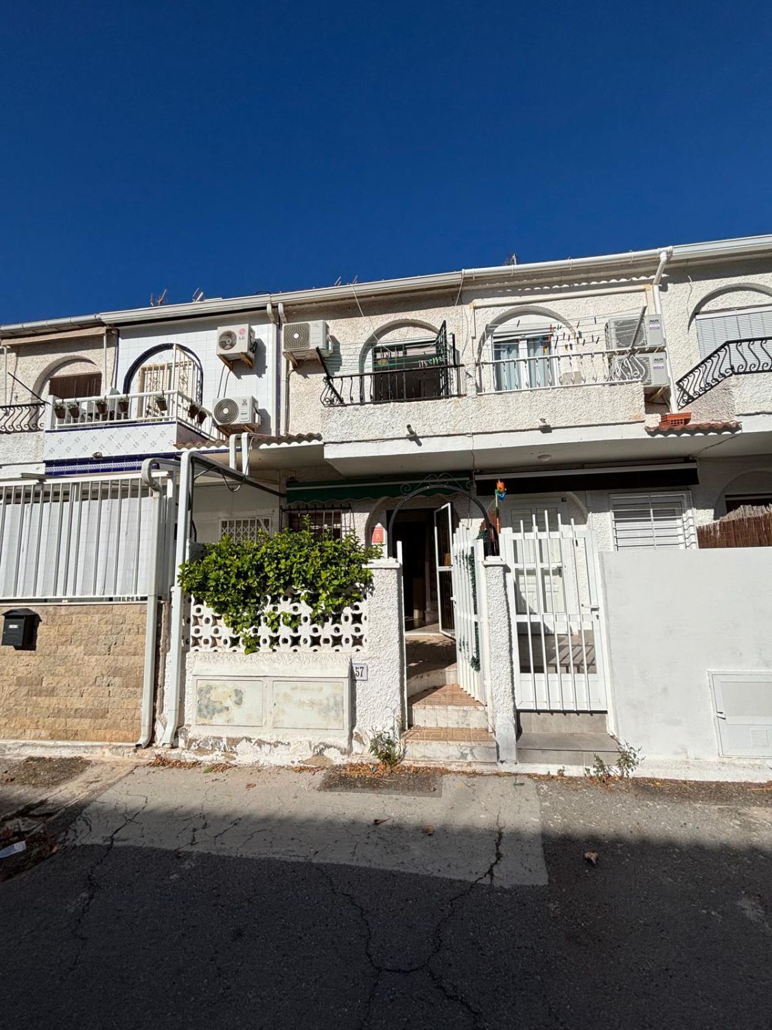Vista exterior de Casa adosada en venta en Santa Pola con Jardín privado y Terraza