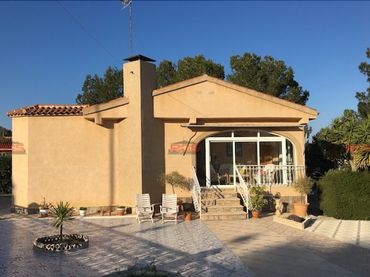Villa con giardino in vendita a Calle Mimosa 23