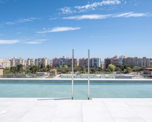 Piscina de Apartament de lloguer en  Zaragoza Capital amb Aire condicionat, Terrassa i Balcó