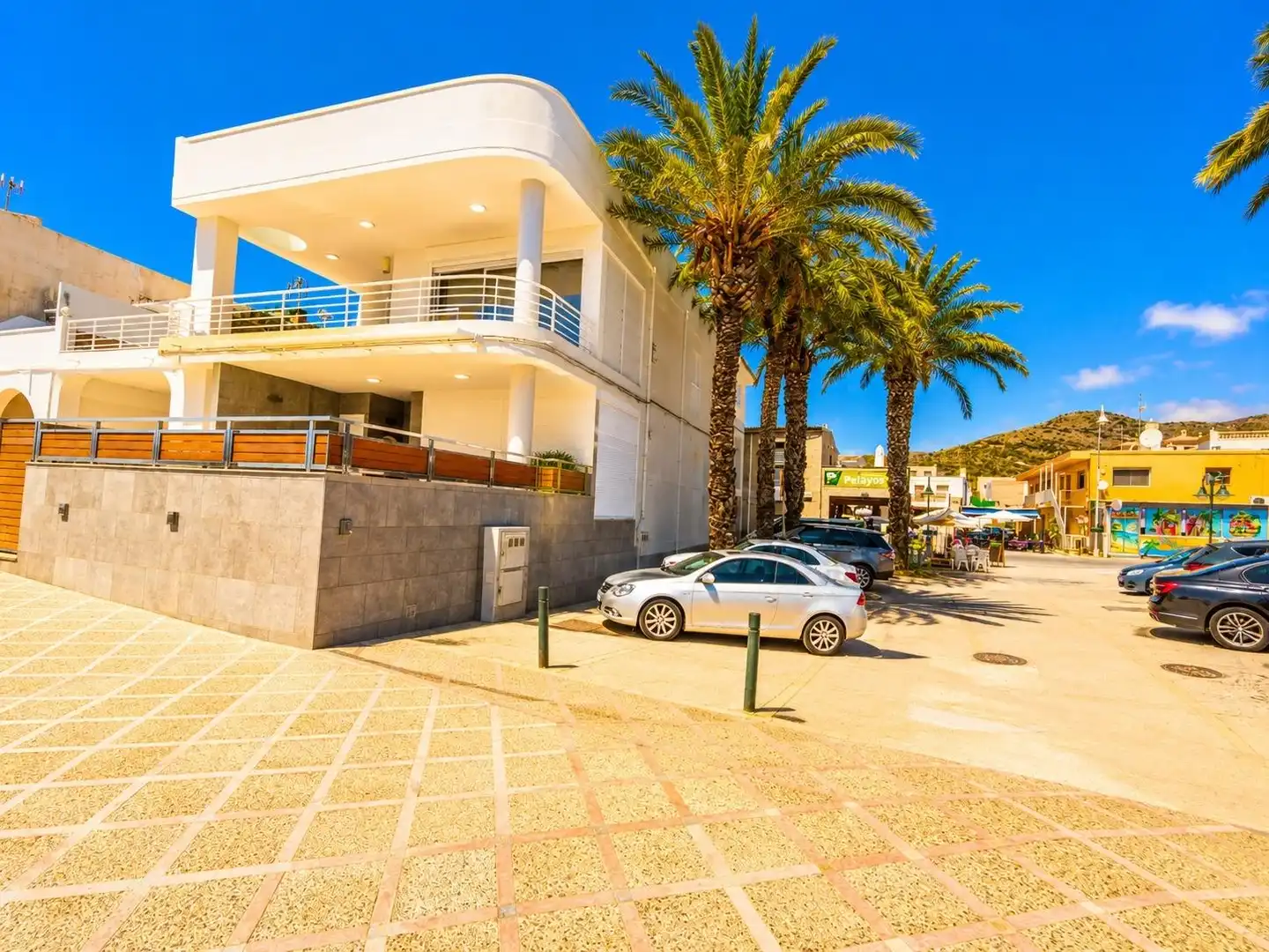 Außenansicht von Wohnung zum Verkauf in Cuevas del Almanzora mit Privatgarten, Terrasse und Abstellraum