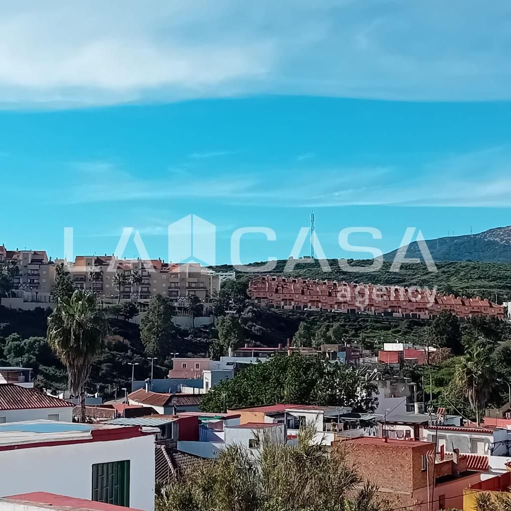 Vista exterior de Casa o xalet en venda en Algeciras amb Terrassa