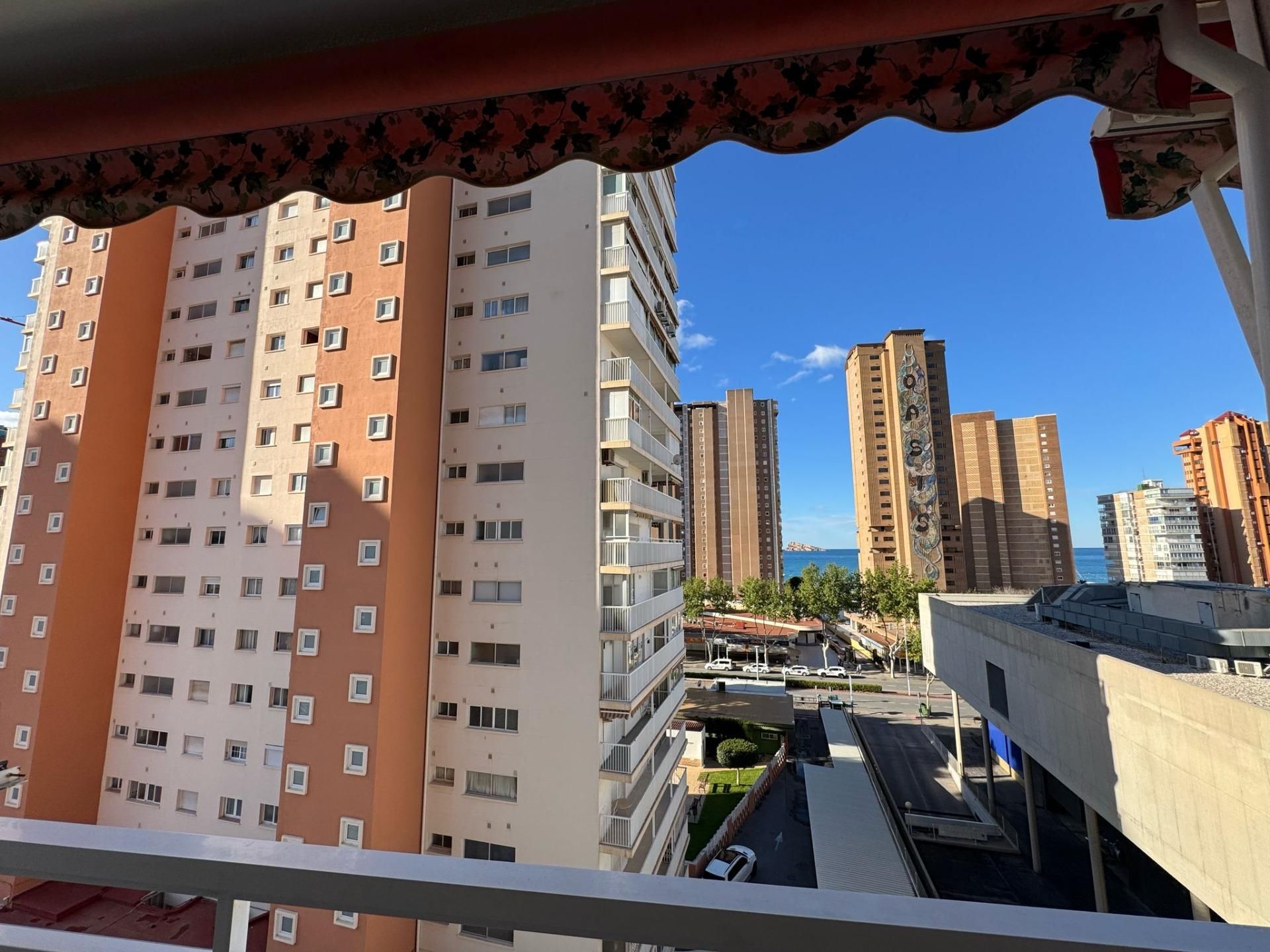 Vista exterior de Apartament de lloguer en Benidorm amb Aire condicionat, Calefacció i Jardí privat