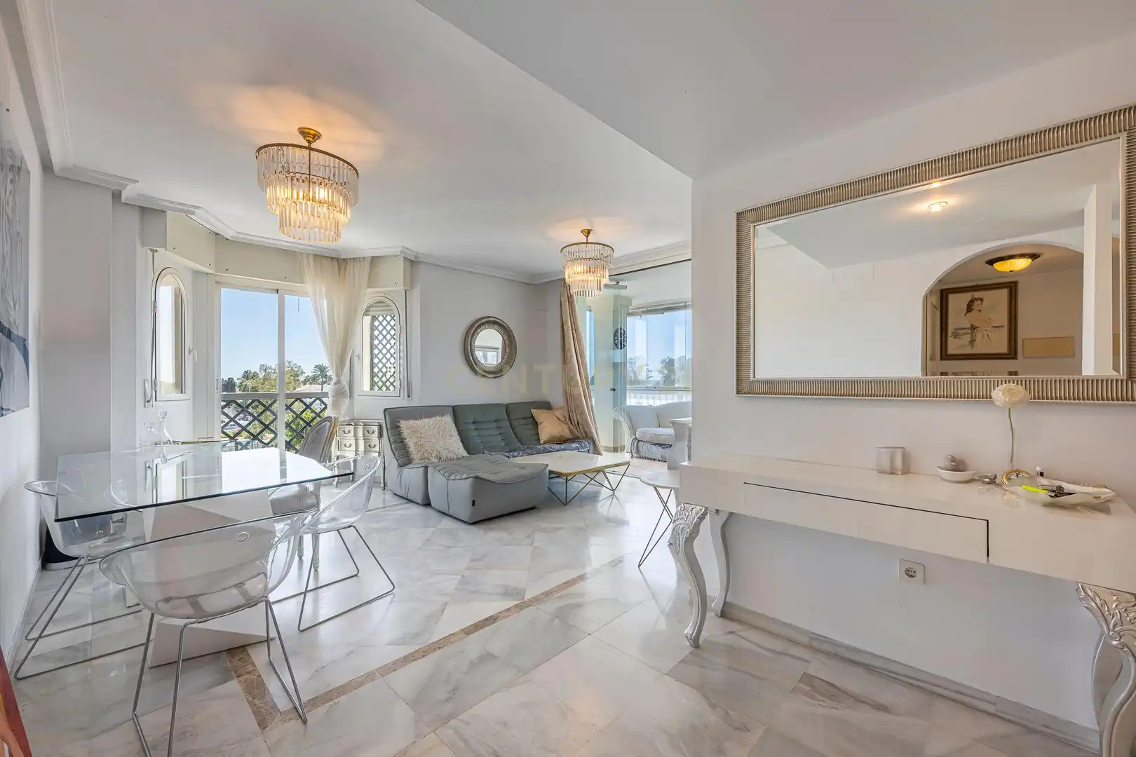 Sala de estar de Apartamento en venta en Marbella con Aire acondicionado, Trastero y Lavadora