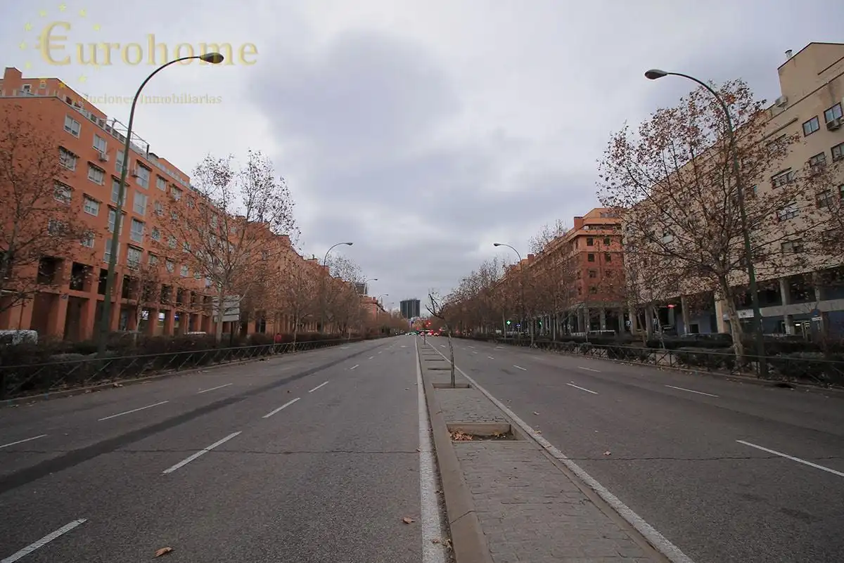 Local en traspaso en Almenara -Ventilla