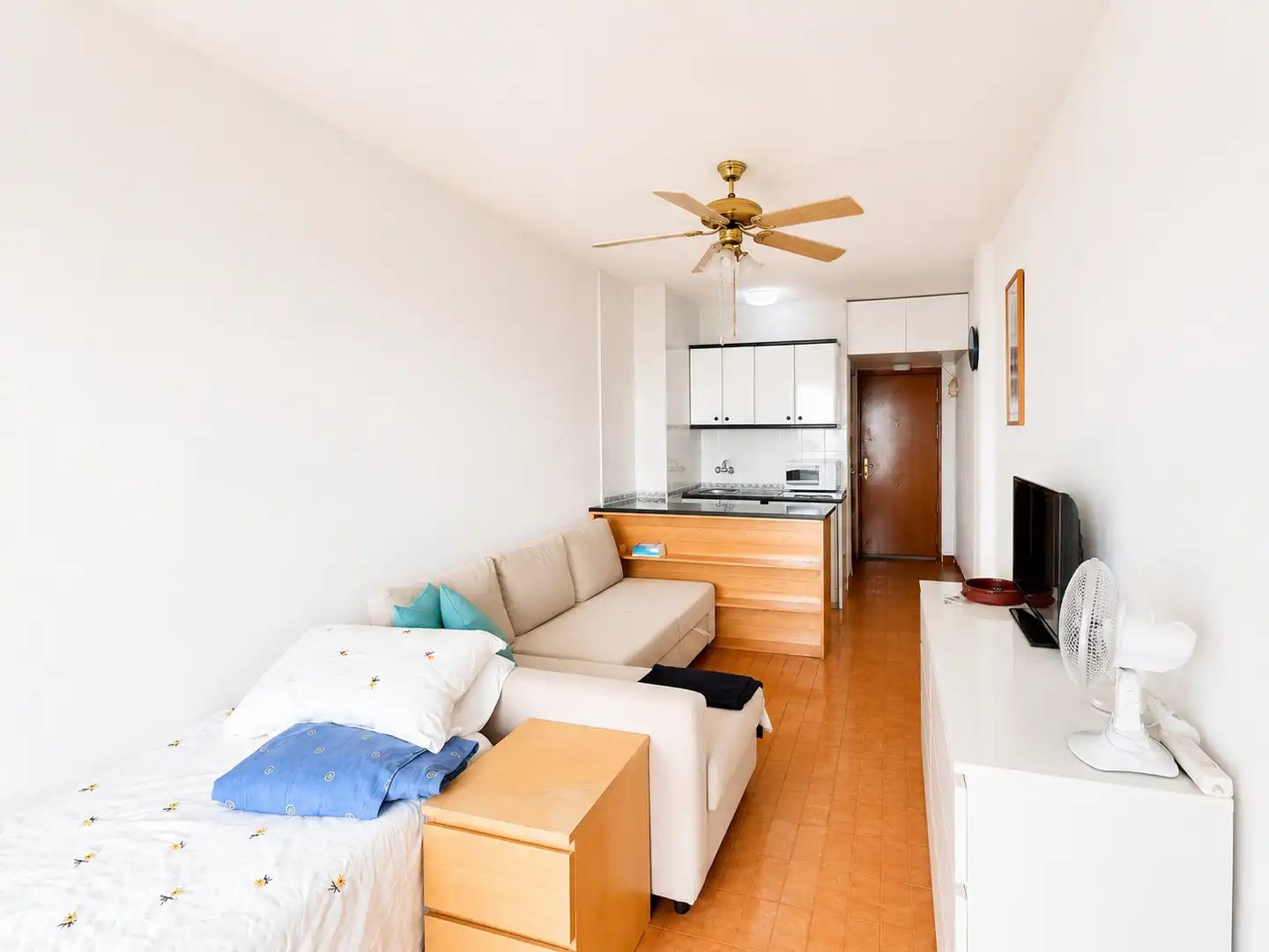Living room of Study for sale in Torremolinos  with Air Conditioner, Terrace and Microwave