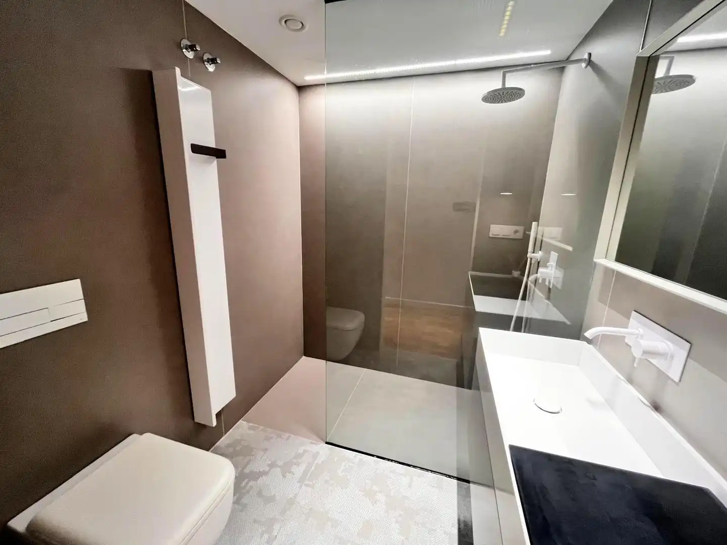 Baño de Piso de alquiler en Benidorm con Aire acondicionado, Calefacción y Jardín privado