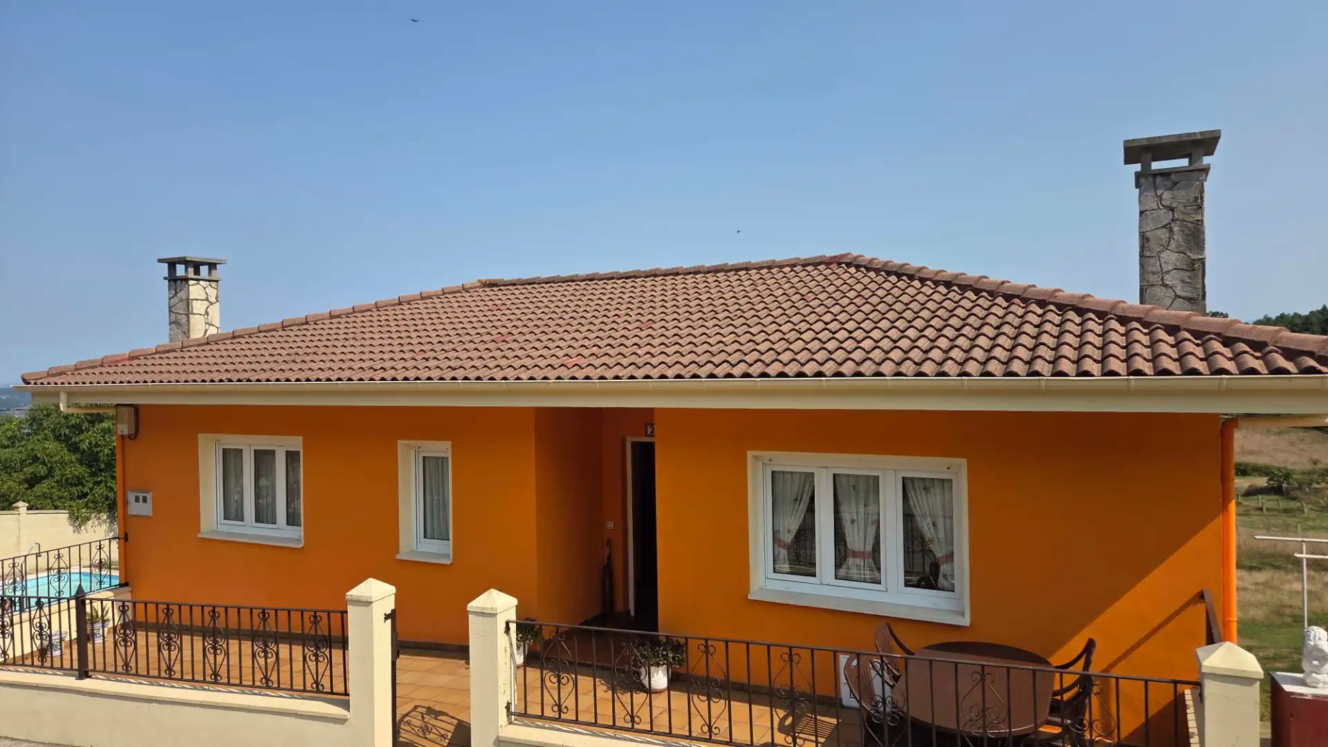 Vista exterior de Casa o xalet en venda en Pravia amb Calefacció, Jardí privat i Terrassa