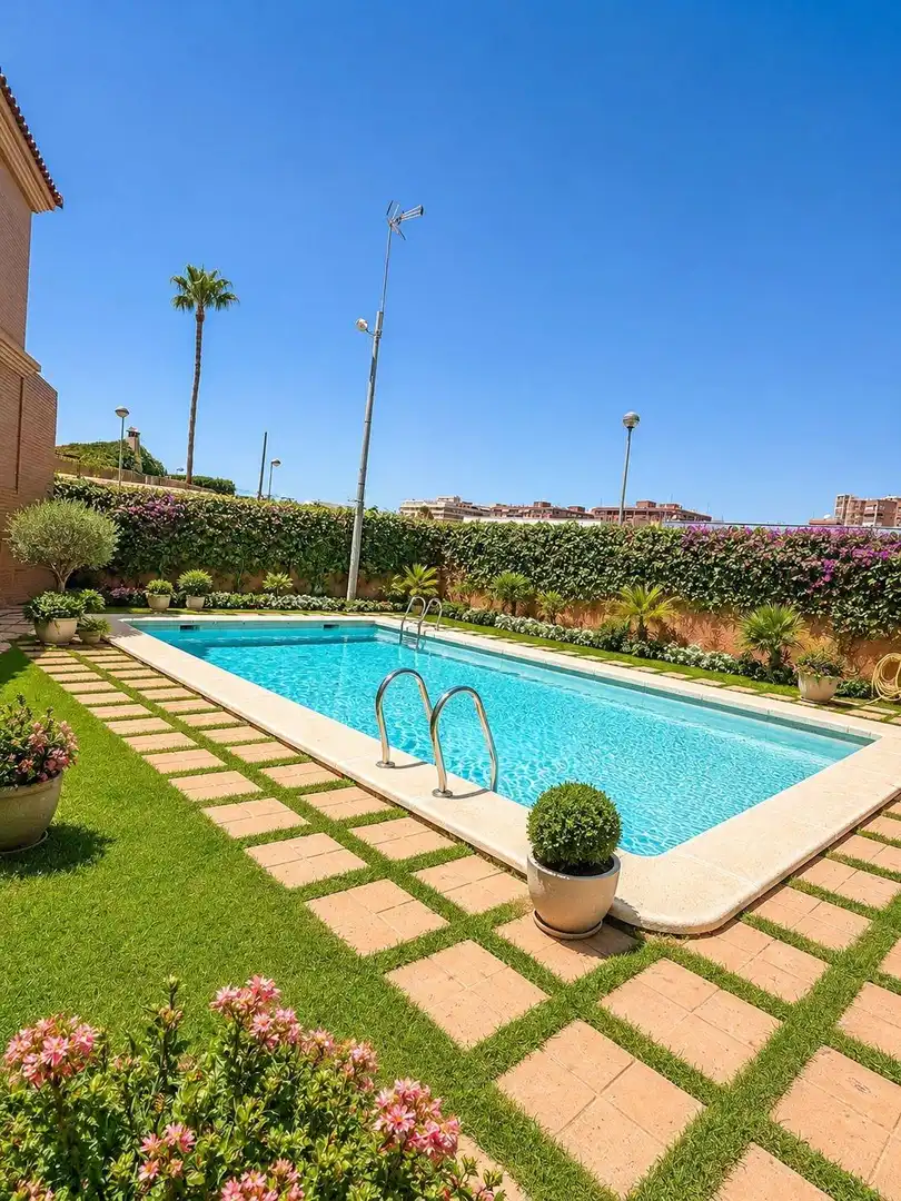 Piscina de Casa adosada en venda en Sant Joan d'Alacant