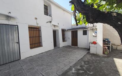 Exterior view of House or chalet for sale in Numancia de la Sagra  with Private garden, Storage room and Alarm