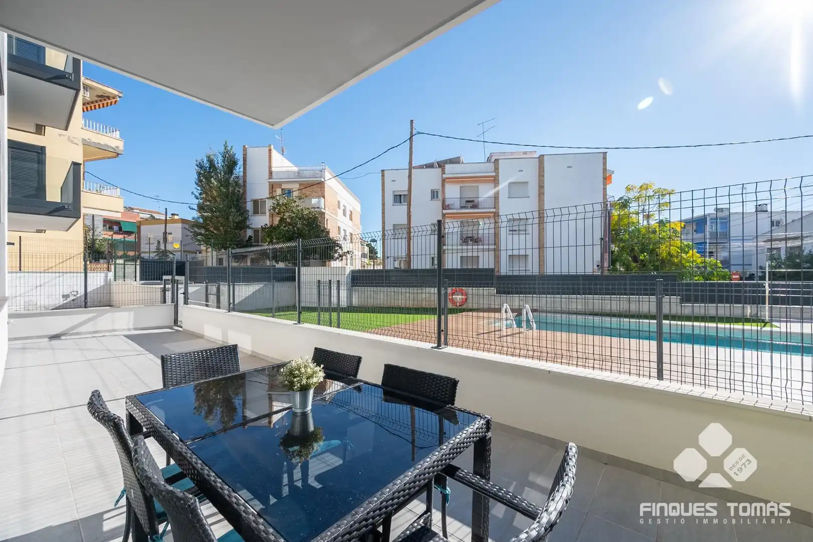 Vista exterior de Pis en venda en Cubelles amb Terrassa, Balcó i Piscina comunitària