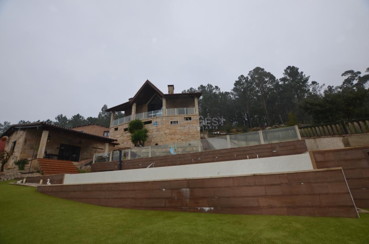 Vista exterior de Casa o xalet en venda en Tui amb Calefacció, Jardí privat i Terrassa