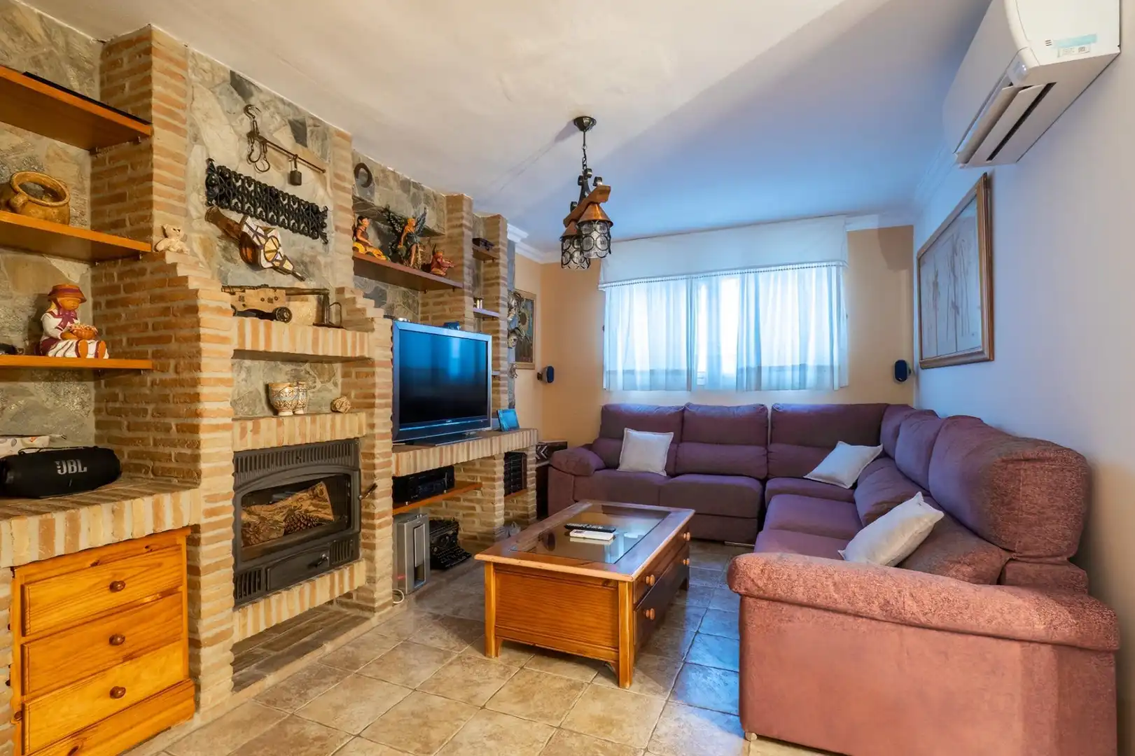 Sala d'estar de Casa adosada en venda en Marbella amb Aire condicionat, Terrassa i Moblat