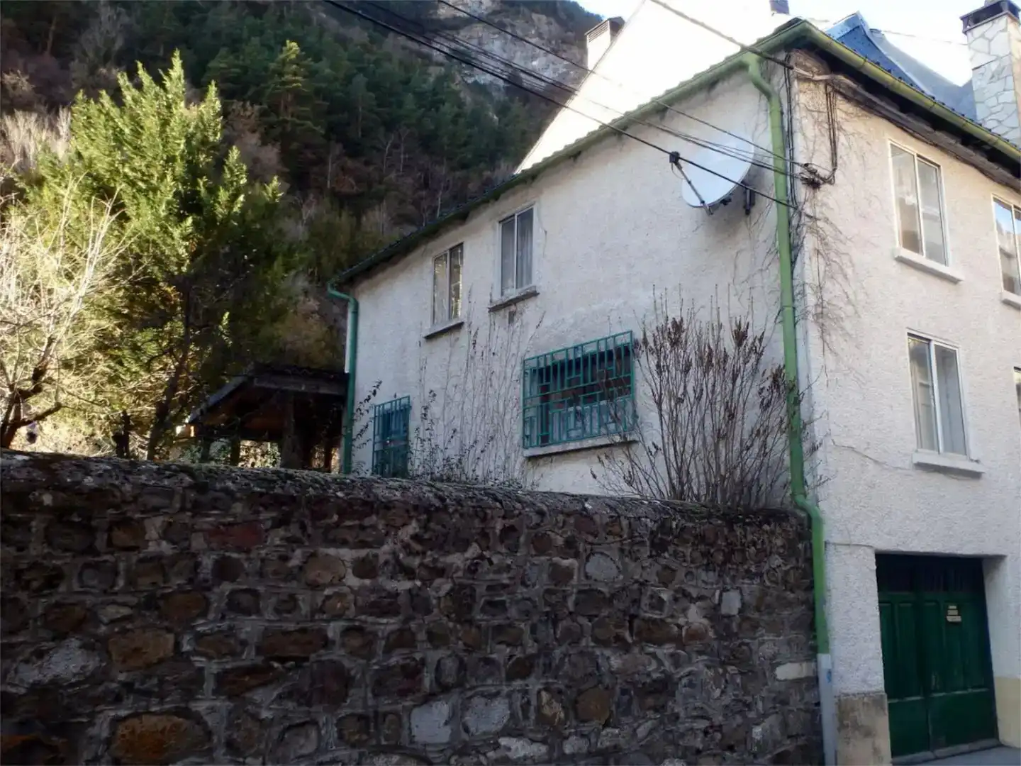 Vista exterior de Pis en venda en Canfranc amb Jardí privat, Traster i Moblat