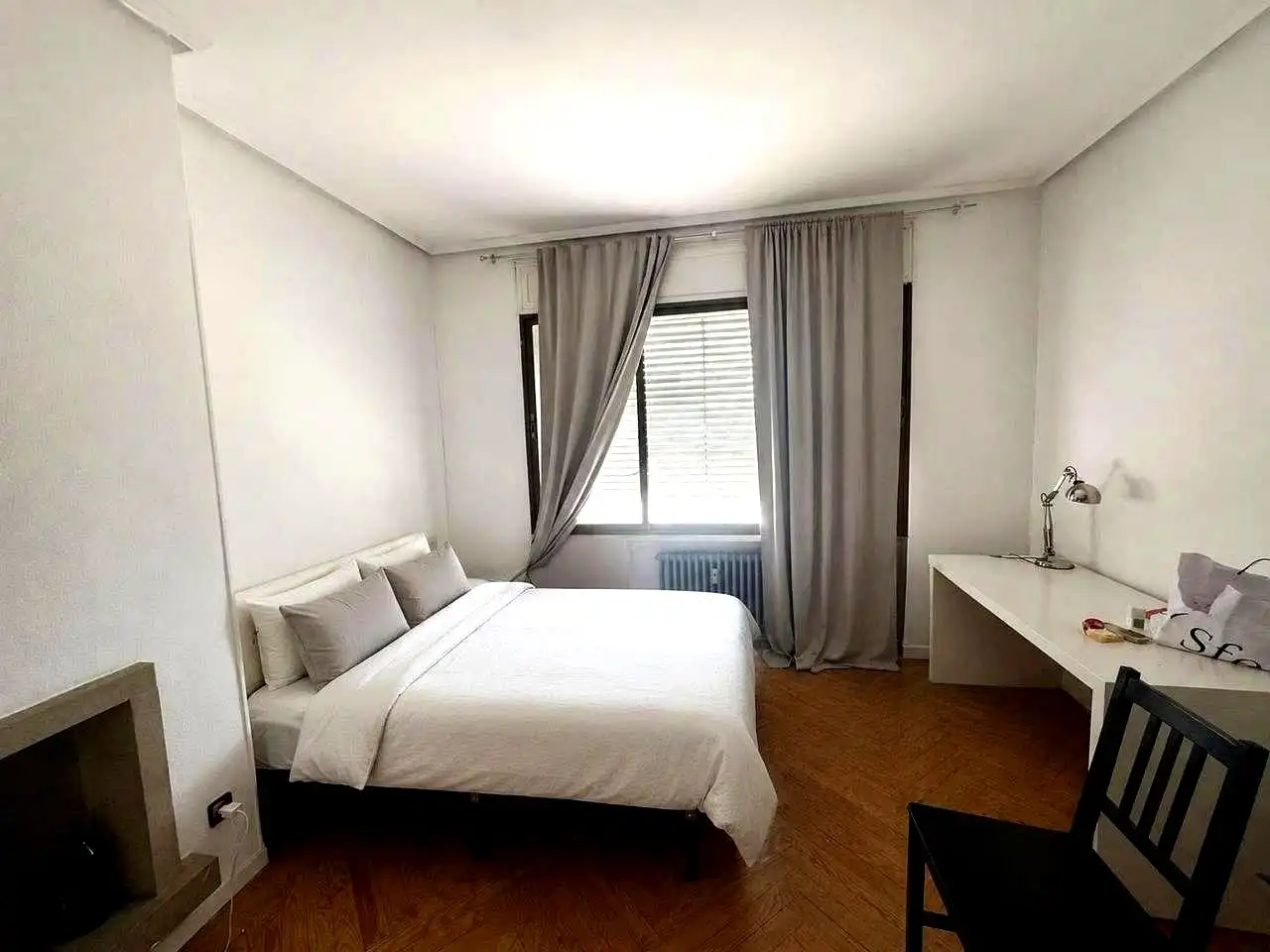 Bedroom of Flat for rent in Madrid  with Air Conditioner, Heating and Terrace