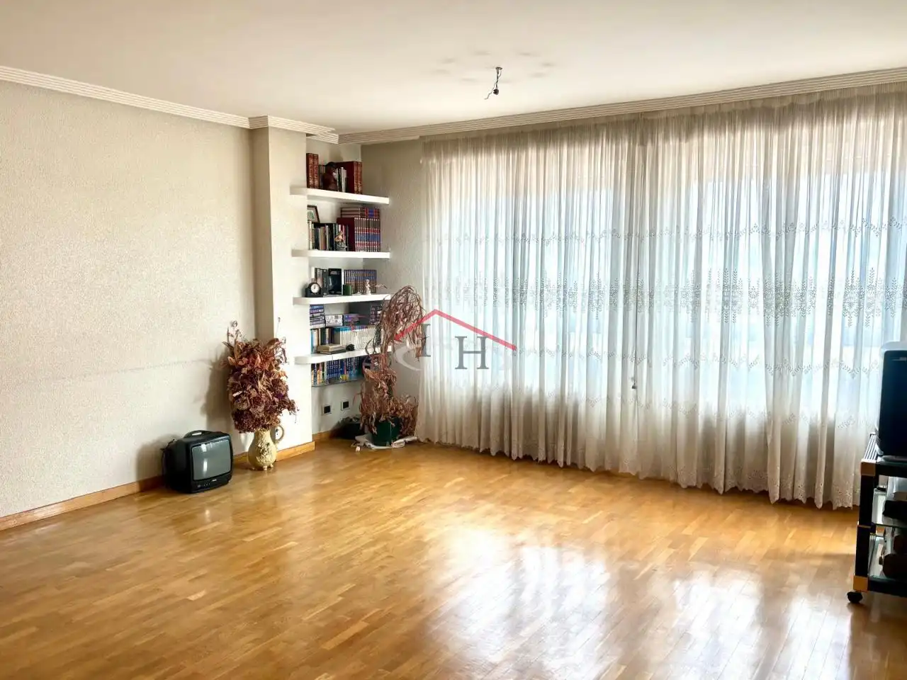 Sala de estar de Piso en venta en León Capital  con Calefacción, Parquet y Terraza