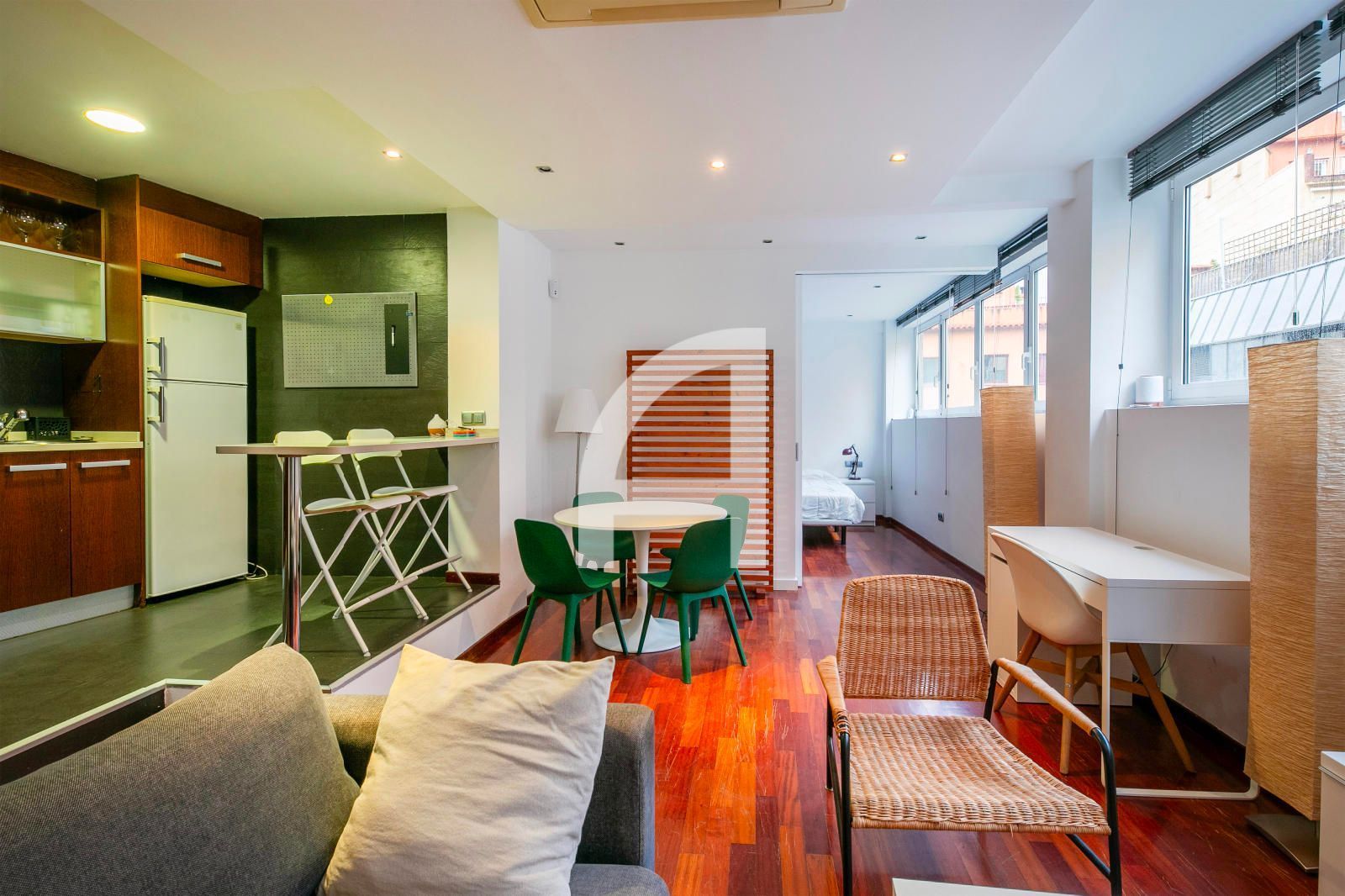 Exterior view of Flat for sale in  Barcelona Capital  with Air Conditioner, Heating and Parquet flooring