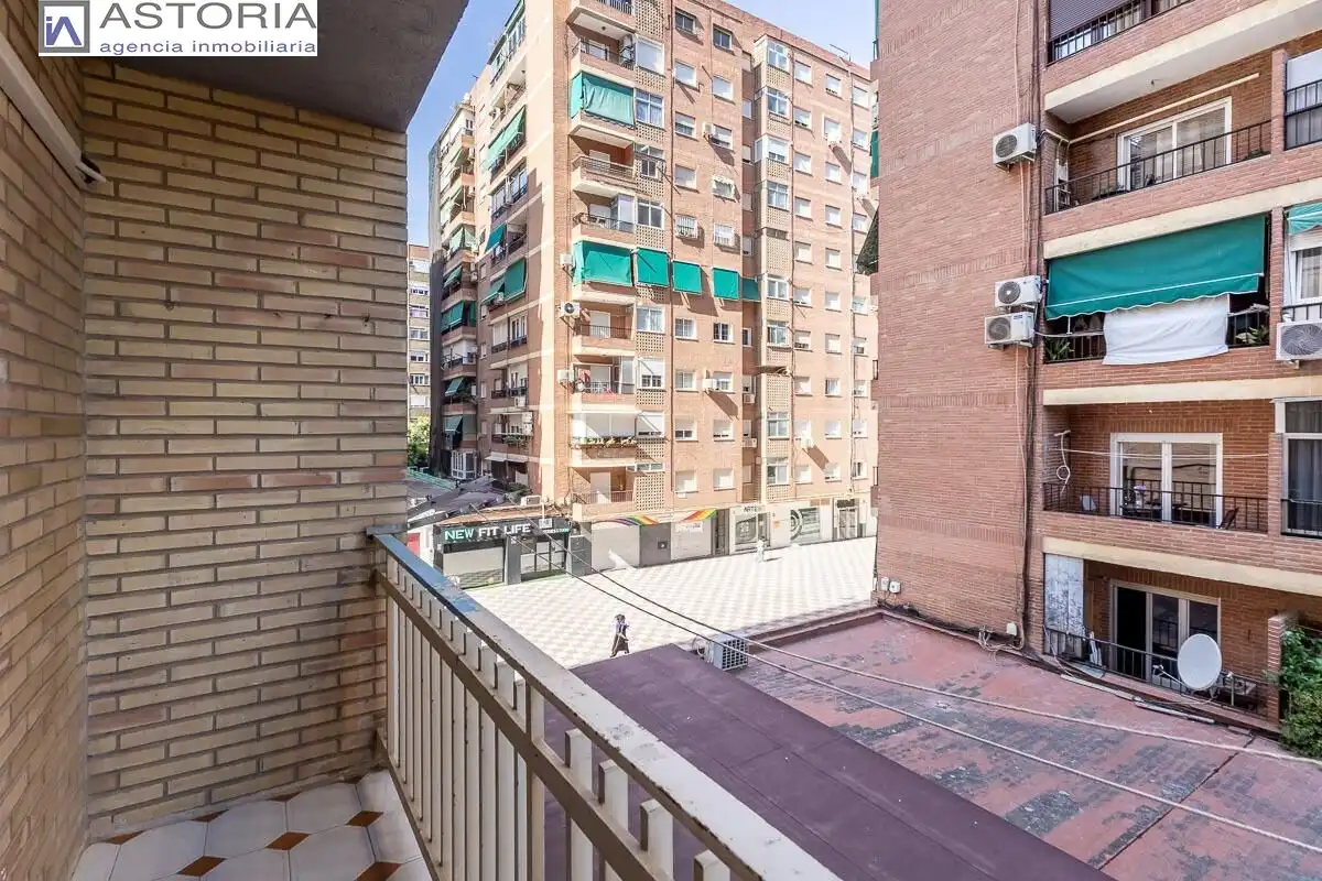 Piso con ascensor en venta en Calle REINA MORA, imagen 4