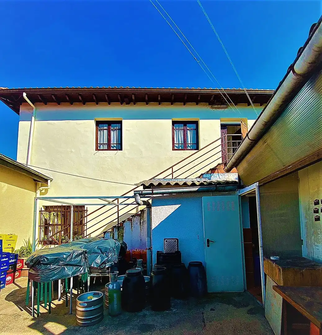 Vista exterior de Local en traspaso en Torrelavega  con Aire acondicionado y Calefacción