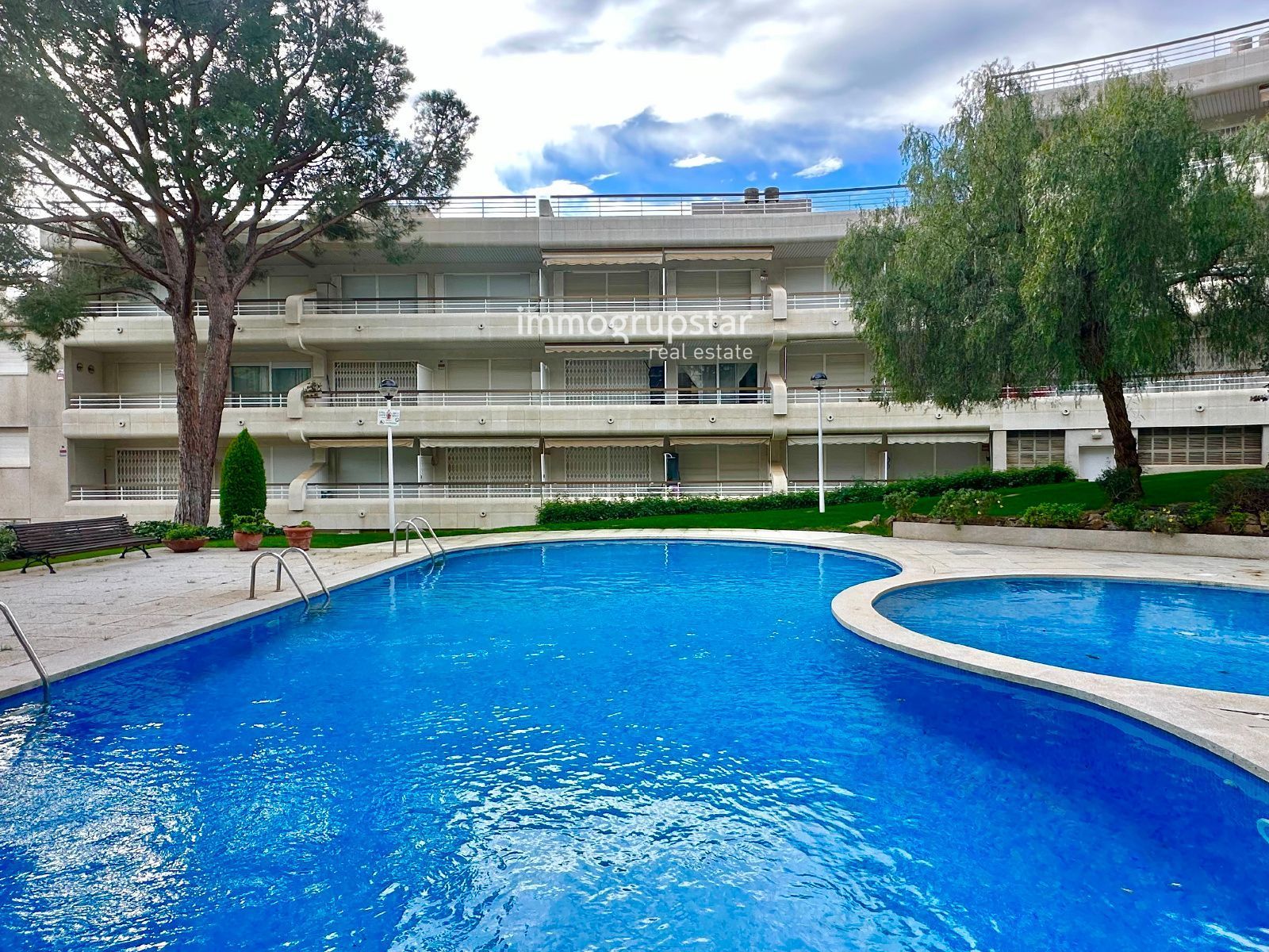 Piscina de Apartament en venda en Palamós amb Terrassa, Piscina i Balcó