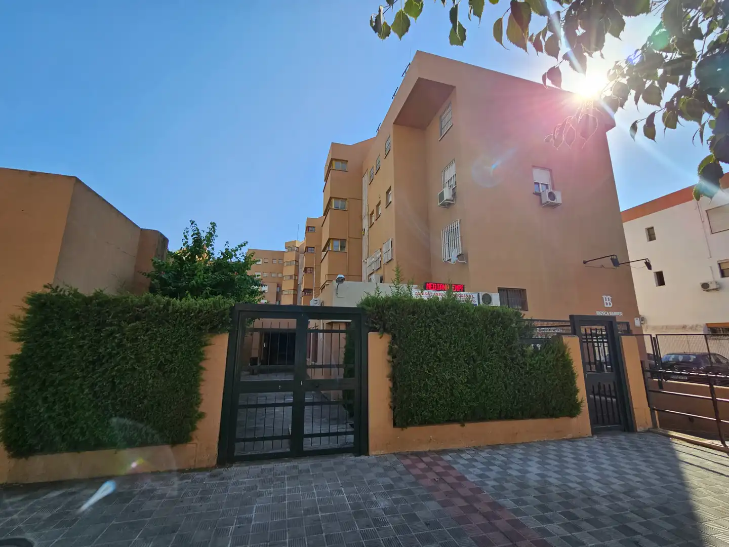 Außenansicht von Wohnung zum Verkauf in Sevilla mit Balkon