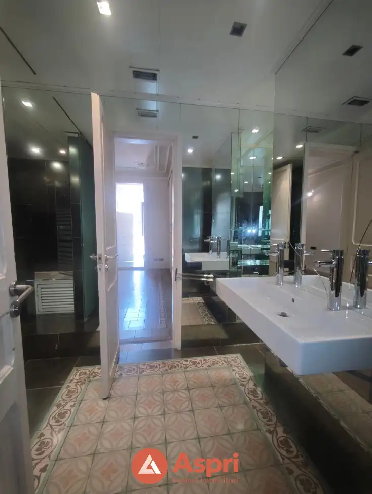 Baño de Piso de alquiler en Barcelona con Aire acondicionado, Jardín privado y Terraza