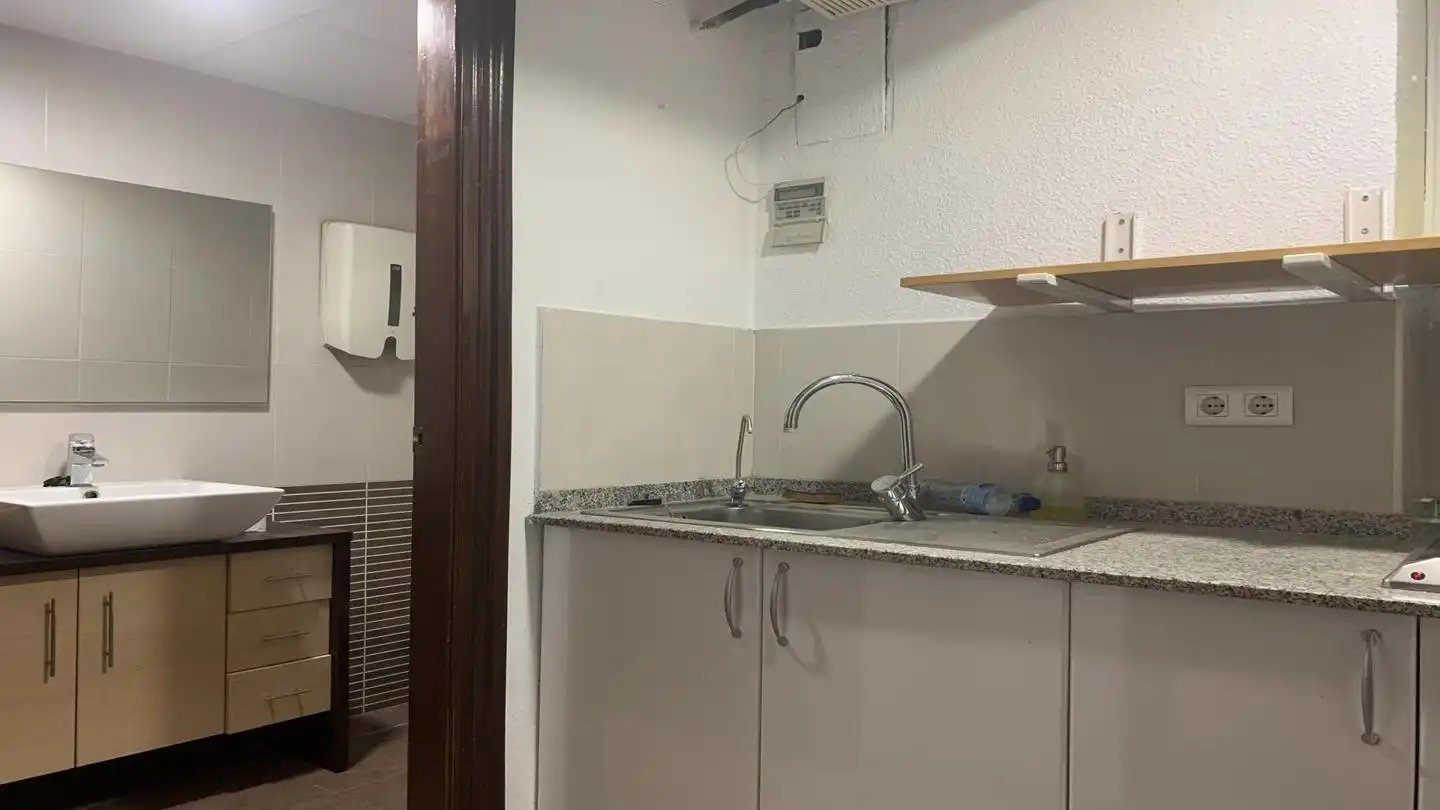Büro mit Aufzug zur Miete in Vía Emilio Ortuño, imagen 9
