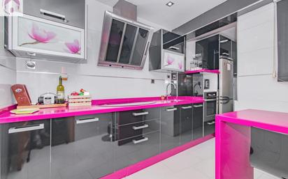 Kitchen of Flat for sale in  Granada Capital