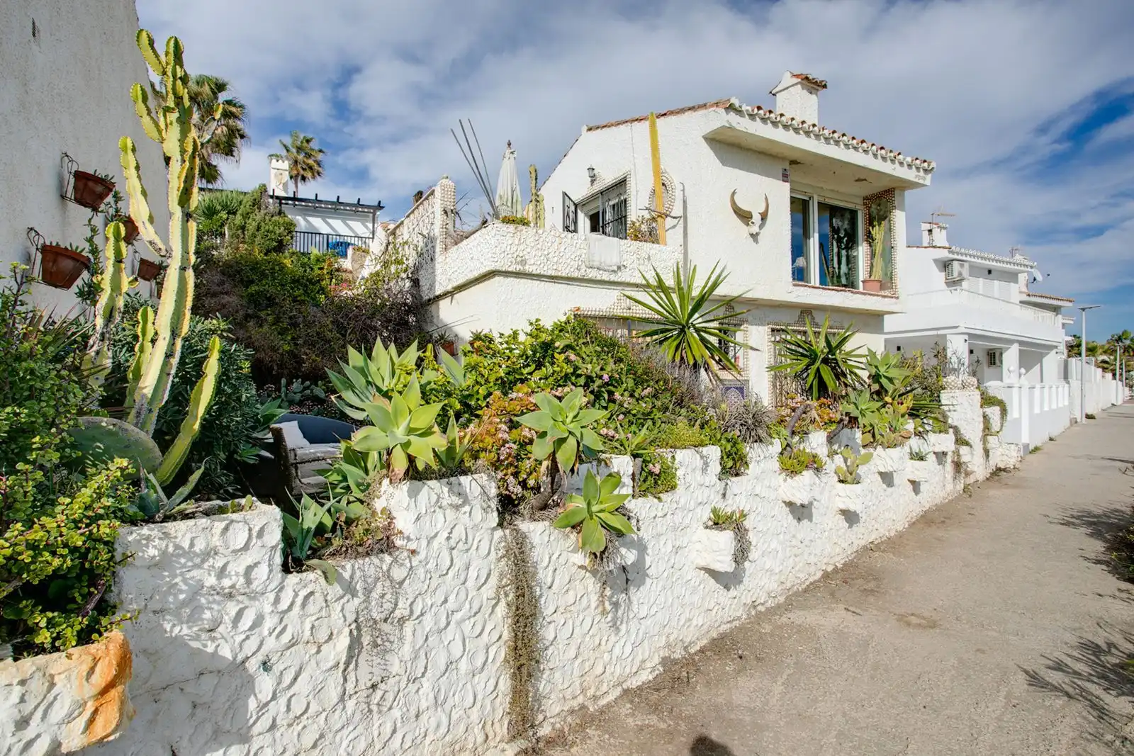Exterior view of Houses for sale in Estepona  with Air Conditioner, Private garden and Terrace