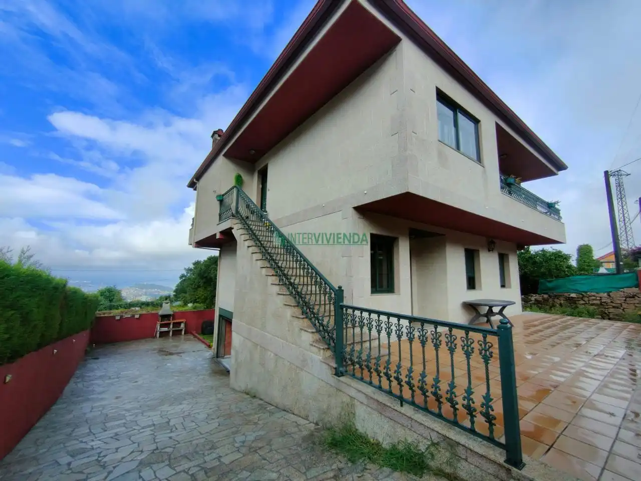 Vista exterior de Casa o xalet de lloguer en Redondela amb Calefacció, Jardí privat i Moblat