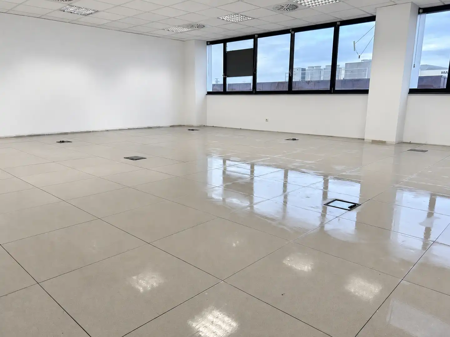 Office space with lift to rent in Polígono Parque Empresarial la Muga 11, imagen 13