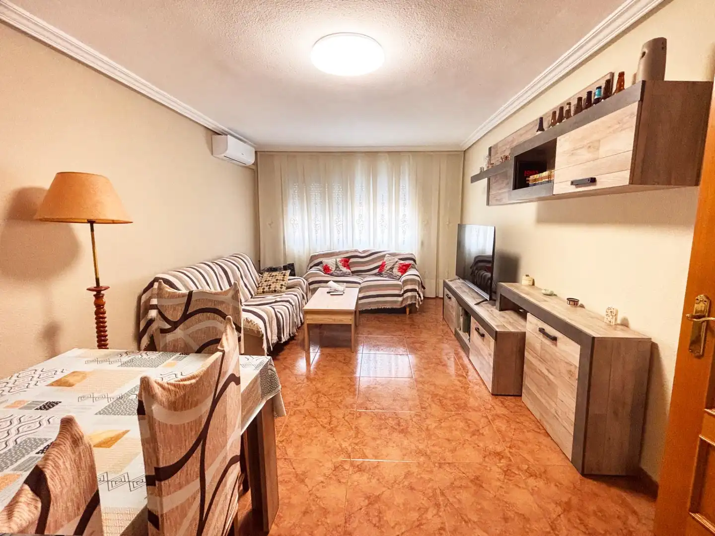 Sala d'estar de Pis en venda en Valencia amb Aire condicionat i Balcó