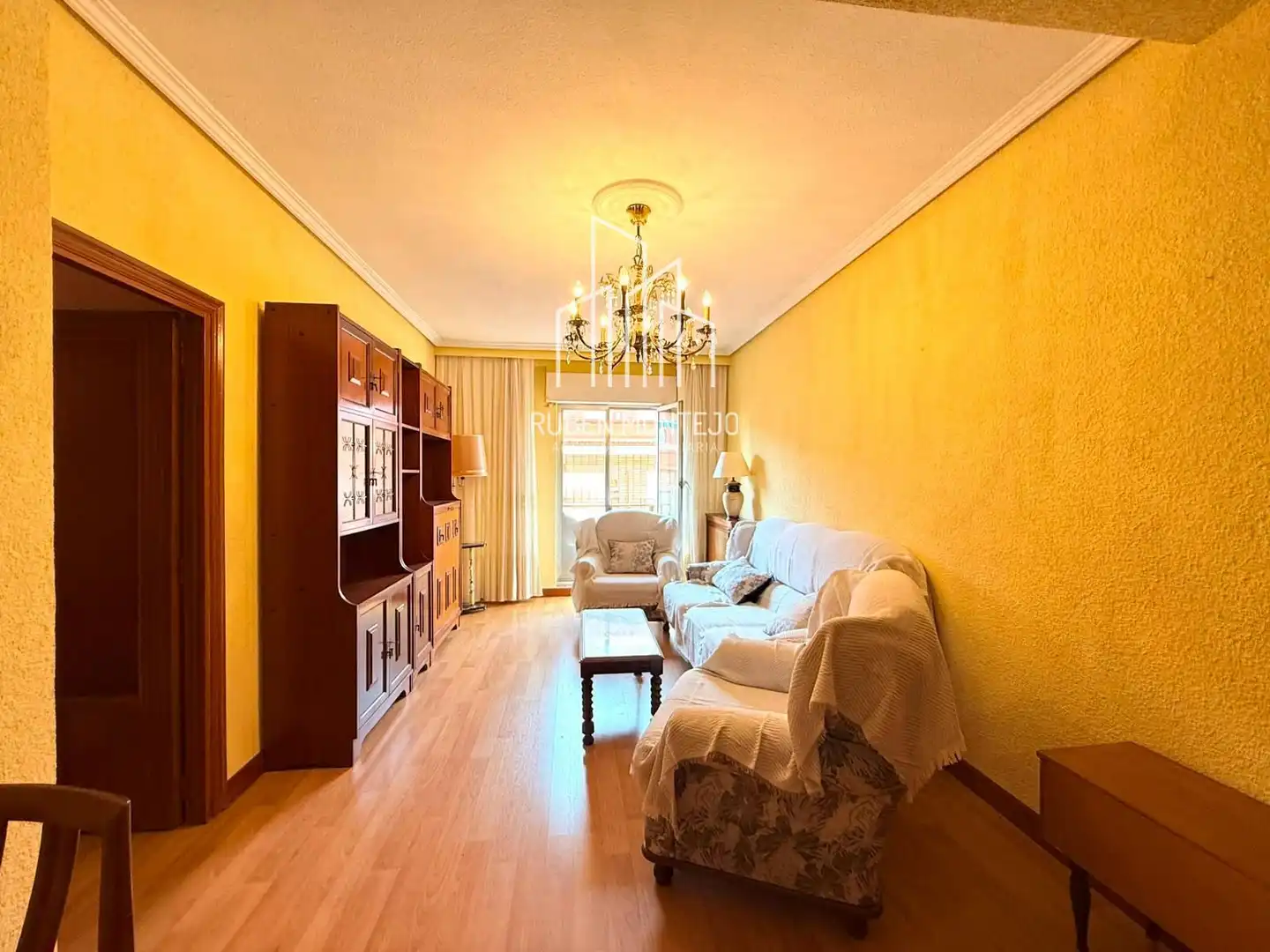 Sala d'estar de Pis de lloguer en Salamanca amb Calefacció, Terrassa i Moblat