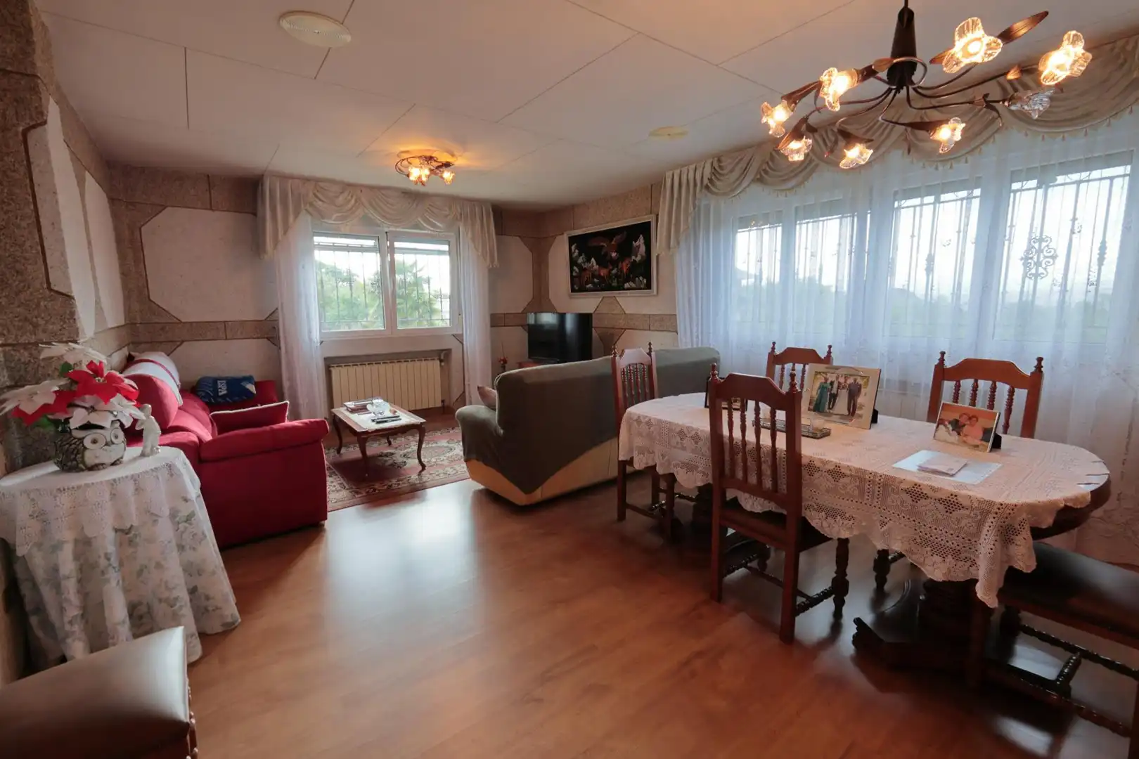 Sala de estar de Finca rústica en venta en Castropodame con Calefacción y Piscina