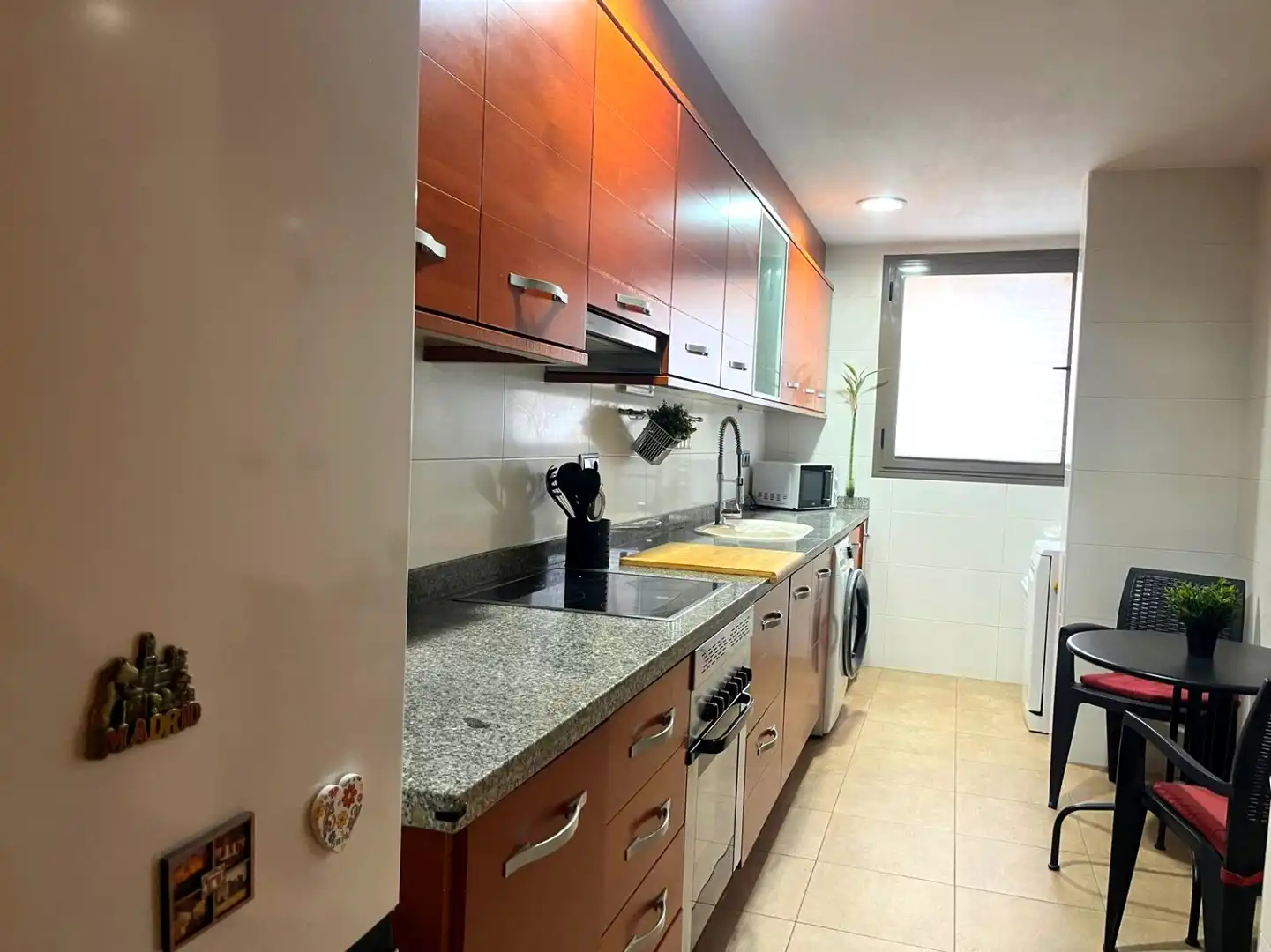 Kitchen of Flat for share in Torrent  with Air Conditioner, Parquet flooring and Furnished
