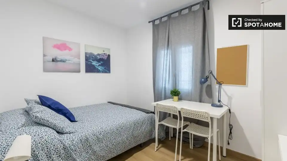 Habitación de Piso de alquiler en Valencia con Aire acondicionado, Calefacción y Amueblado
