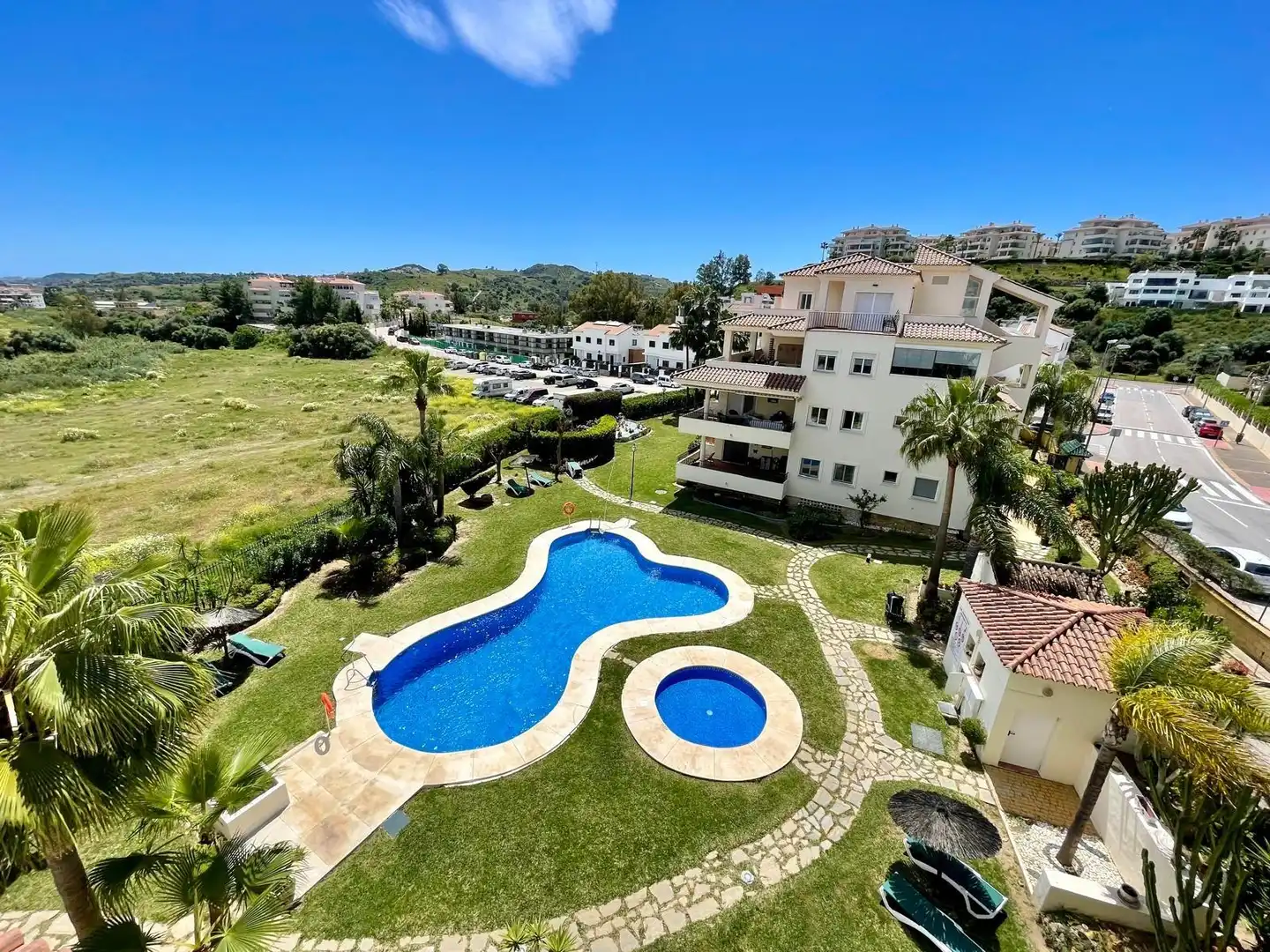Vista exterior de Ático en venta en Mijas con Aire acondicionado, Calefacción y Jardín privado