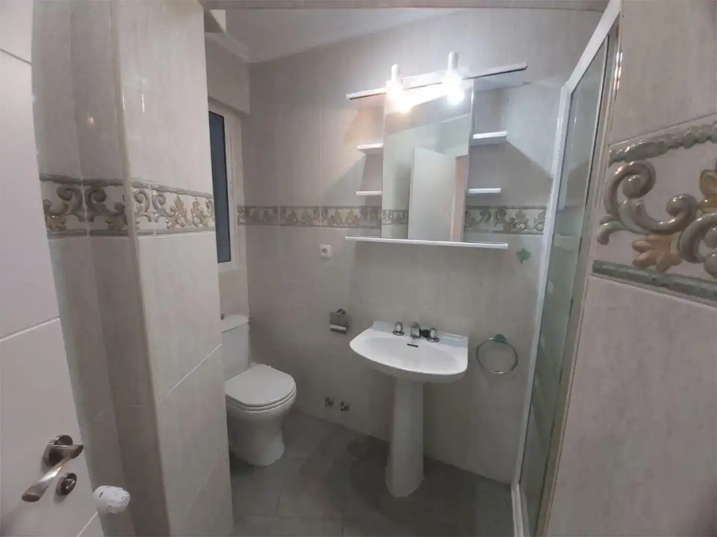 Badezimmer von Wohnung zur Miete in Rondilla