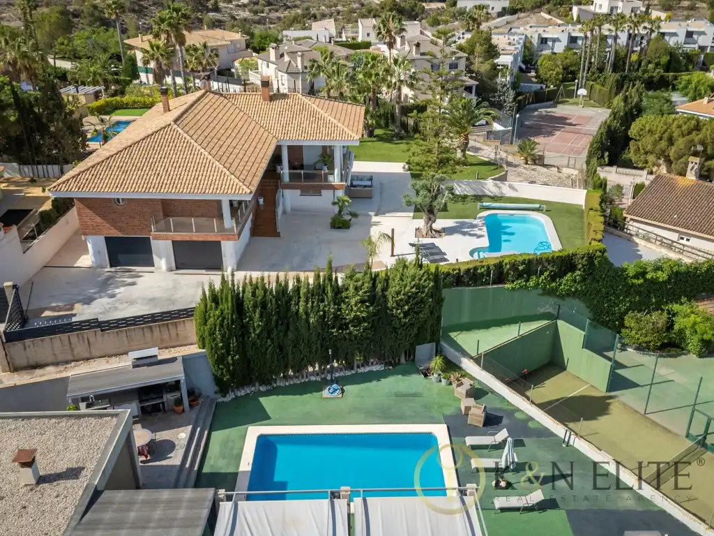 Vista exterior de Casa o chalet en venta en Petrer con Aire acondicionado, Jardín privado y Piscina