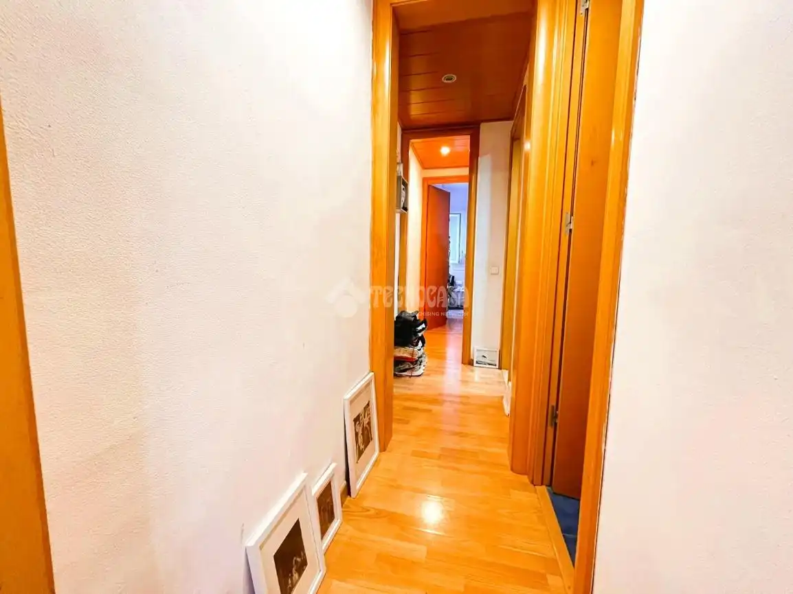 Piso en venta en L'Hospitalet de Llobregat con Parquet y Balcón