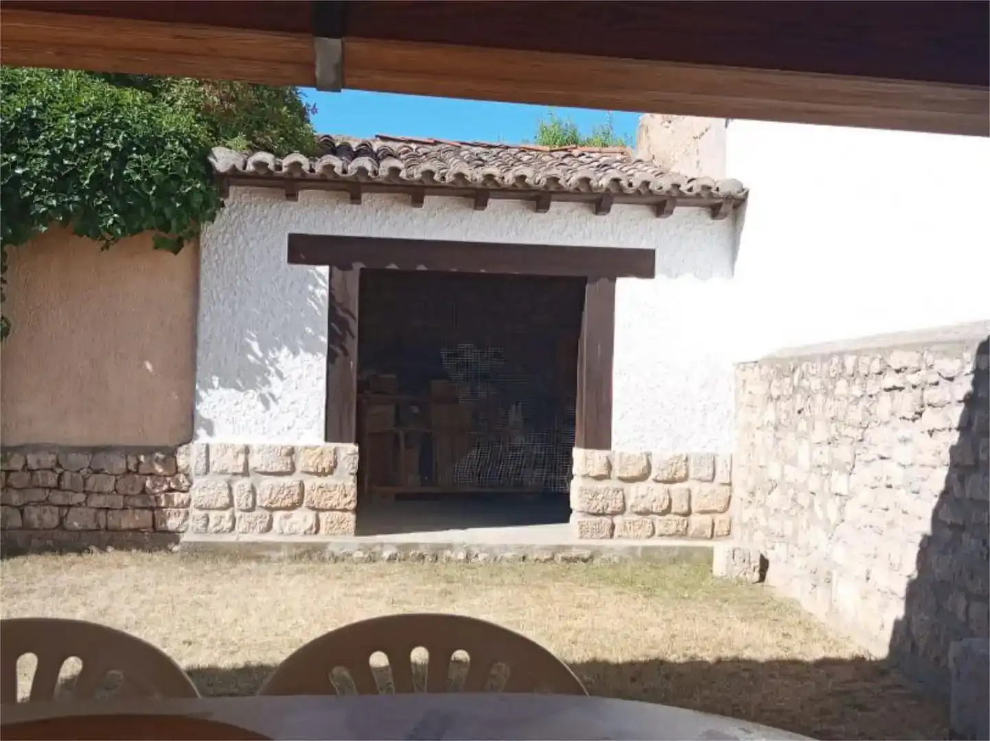 Vista exterior de Casa adosada en venda en Cubillas de Santa Marta amb Jardí privat, Traster i Moblat