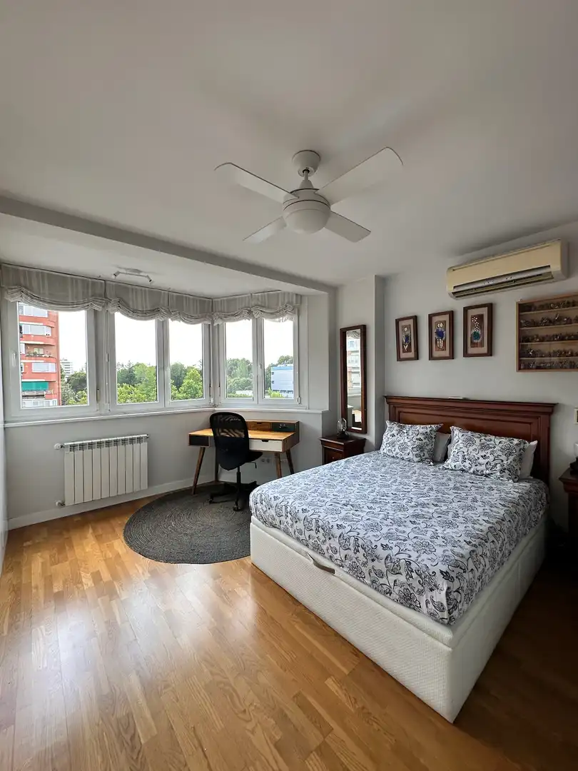 Bedroom of Flat for sale in Madrid  with Air Conditioner, Parquet flooring and Storage room