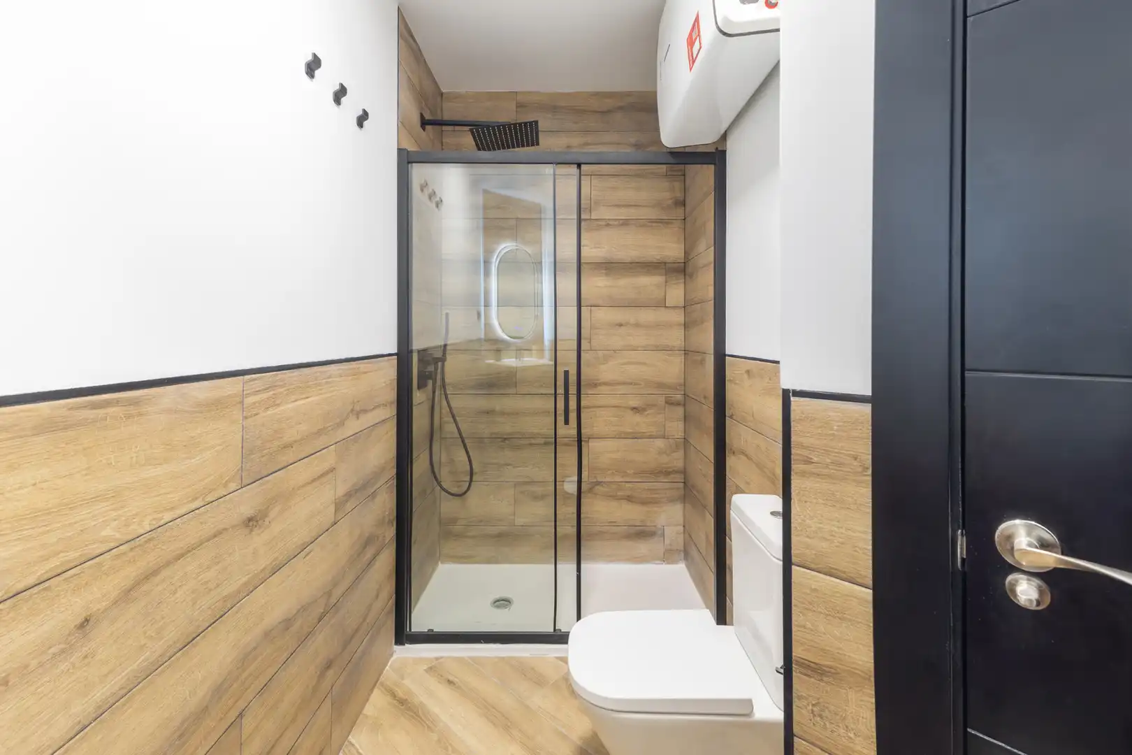 Bany de Apartament de lloguer en Madrid amb Aire condicionat, Calefacció i Moblat